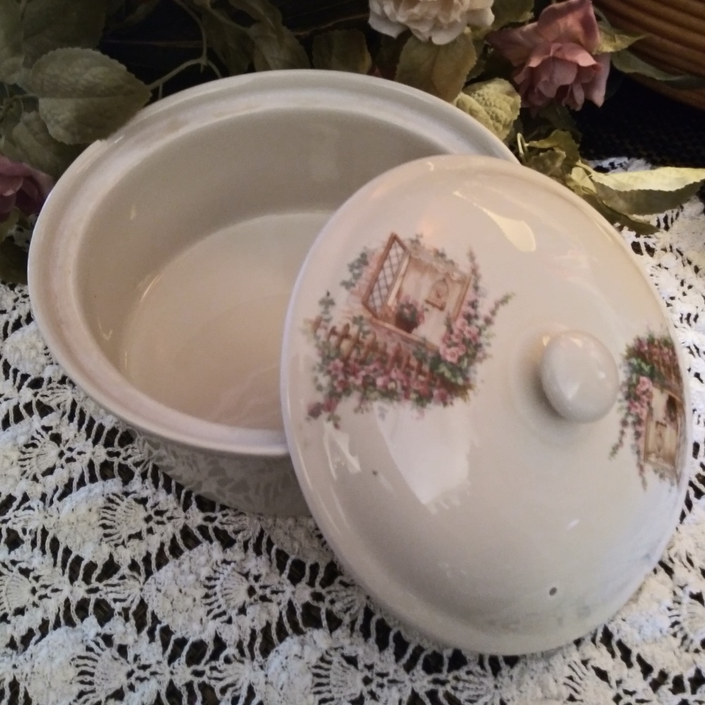 Pristine Retro Mid-century Casserole/Serving Dish